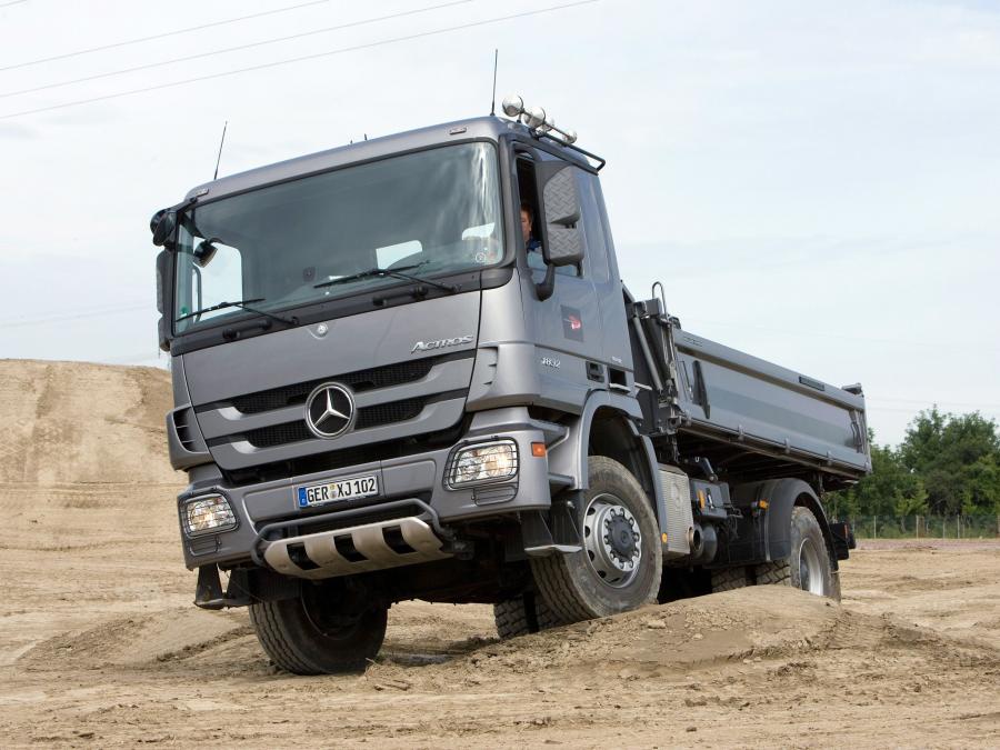  Mercedes-Benz Actros 1832 2009 года  (фото 1 из 6)